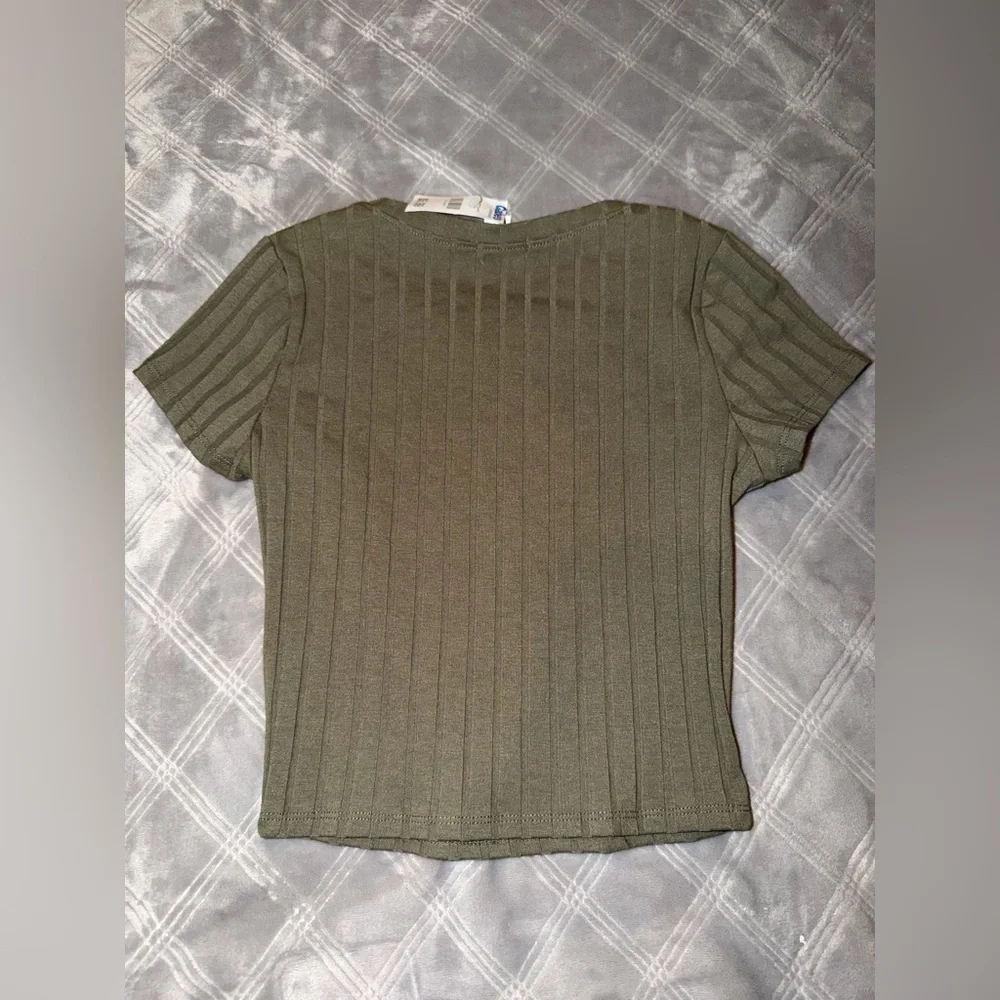Bozzolo Olive Ribbed Short Sleeve Tee - Picture 2 of 3